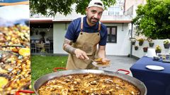 El chef Jos� Fern�ndez, de Cangas, es el creador de la empresa El Torraet, que cocina a domicilio, hace paellas para particulares en sus casas o en espacios para eventos y fiestas. 