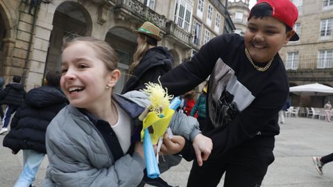 Los escolares se lo pasaron en grande luchando por los muecos