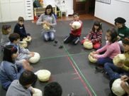 El taller de escultura para ni�os ciegos tambi�n se realiz� con anterioridad para ni�os videntes. 