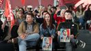 P�blico en Ponferrada con el cartel que emula al de Obama
