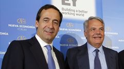 El consejero delegado de CaixaBank, Gonzalo Gort�zar , junto al presidente de Mutua Madrile�a, Ignacio Garralda