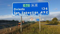 Se�la de limitaci�n de velocidad (120 por hora) en la entrada al puente de los Santos