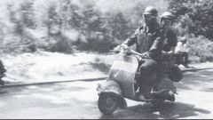 Imagen del cartel que promociona la vuelta en vespa o lambretta por Asturias