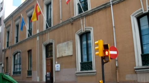 Edificio del antiguo colegio p�blico Cabrales, en Gij�n