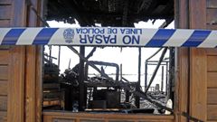 INCENDIO EN EL CHIRINGUITO DE LA PLAYA DO REBALO EN AGUI�O