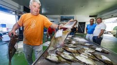 Subasta de pescado en la lonja de Laxe 