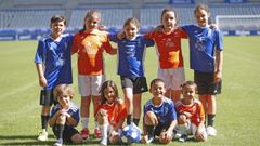 Ni�os con la camiseta de la Escuela Real Oviedo