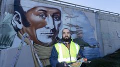 Primo Rodr�guez posa con el mural de Mourelle, en pleno proceso de creaci�n