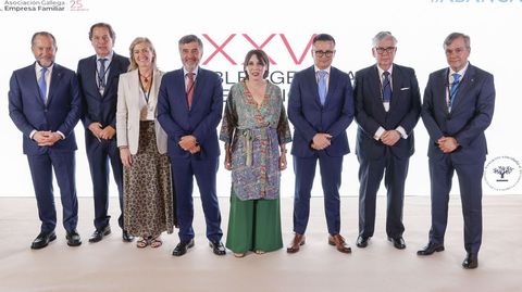 La conselleira de Economía, María Jesús Lorenzana, -en el centro- clausuró el encuentro