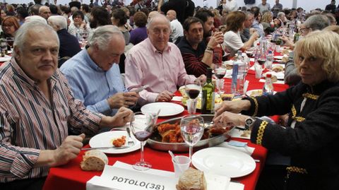 O Barco se rindi al botelo.Ms de mil personas asistieron a la comida en el pabelln