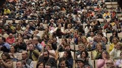 Numeroso p&uacute;blico en un acto en el auditorio municipal 