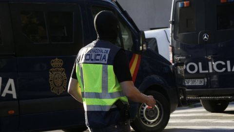 Amplio despliegue policial en la zona de Orillamar, en A Corua, por una operacin contra el narcotrfico.