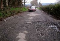 La carretera solo fue objeto de constantes rebacheos que no sirvieron para frenar su deterioro.