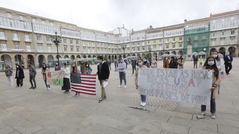 Concentración por la supresión de las becas USA en María Pita