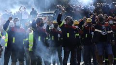 Protesta de los trabajadores de Alcoa San Cibrao ante el complejo industrial