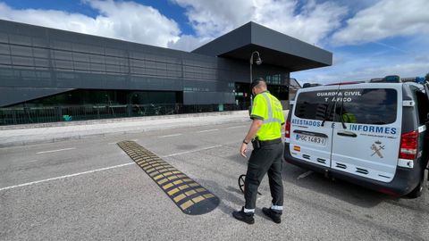 Un agente de la Guardia Civil