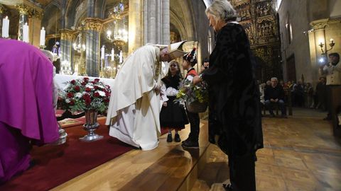 La alcaldesa, Paula Alvarellos, presidió la ofrenda