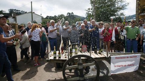 La celebraci�n de los vecinos de Pore�u