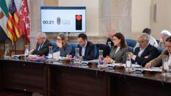 En su nueva condici�n de no adscrito, Tom� Roca se sienta junto a la bancada socialista, en primera fila