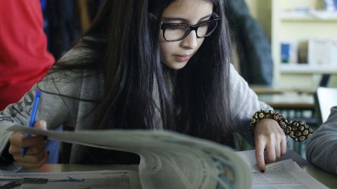 En el sistema de dos profesores en el aula también puede aprovecharse el uso de la noticia