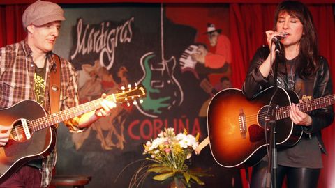 JUAN AGUIRRE Y EVA AMARAL EN LA SALA MARDI GRAS 