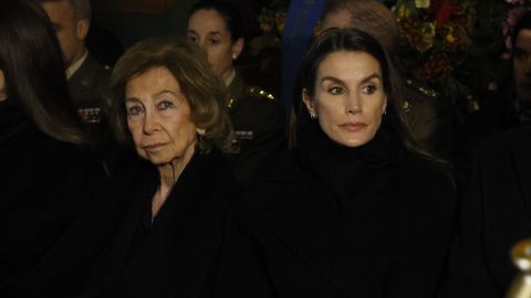 La reina em�rita Sof�a, junto a la reina Letizia, en la catedral ortodoxa griega de San Andr�s y San Demetrio de Madrid.