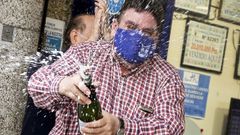 El lotero Vicente L�pez, de la administraci�n de Urzaiz, reparti� varios millones de euros con un cuarto premio