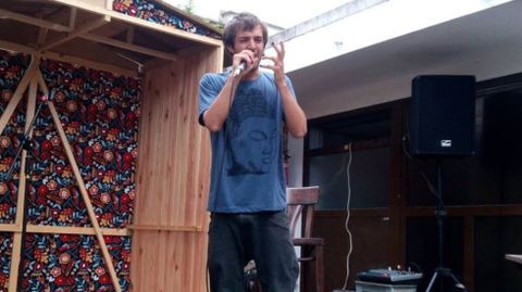 Mark �vila, finalista en la V edici�n del Poetry Slam de Avil�s.Mark �vila, finalista en la V edici�n del Poetry Slam de Avil�s