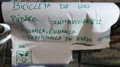 El cartel que llevaba el denunciado
