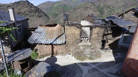 Ruina de una vivienda en Vilar, an sin reconstruir un ao despus