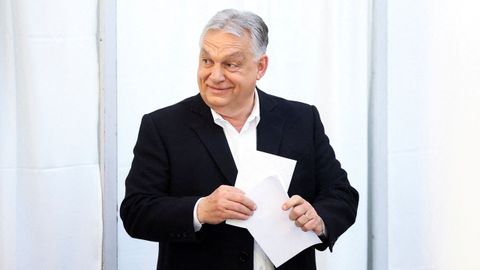 El primer ministro h�ngaro, Viktor Orb�n, votando en Budapest