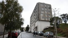 El edificio de los n&uacute;meros 3, 5 y 7 de la calle Pamplona, en el barrio compostelano de Fonti&ntilde;as.