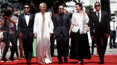 Juan Pablo Urrego, Tilda Swinton, Apichatpong Weerasethakul, Jeanne Balibar y Elkin Diaz, a su llegada al estreno de Memoria en Cannes.