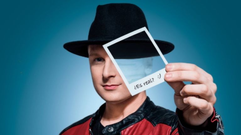 Cartel que anuncia la obra Nada es lo que parece, que estrenar&aacute; en Vigo en diciembre.