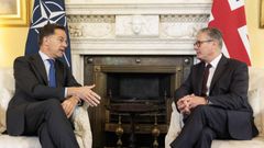 El primer ministro brit�nico, Keir Starmer, junto al secretario general de la OTAN, Mark Rutte.