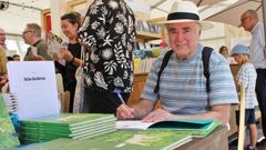 O  escritor Xulio Guti�rrez na pasada edici�n da Festa dos Libros