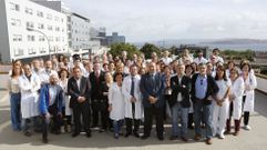 <span lang= es-es >Foto de familia</span>. No estaban todos, pero ayer se reunieron parte de las 300 personas que, de una u otra forma, trabajan en torno a los trasplantes. Miembros de los distintos equipos pusieron rostro a una misi�n que, cada vez que aparece un donante, moviliza a cien profesionales y muchas esperanzas. 