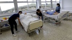 Alumnos de Coidados del CIFP �nxel Casal en clase. 