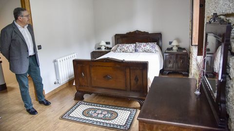 En la mayoría de los dormitorios se han restaurado los muebles antiguos de la familia. Alguna de las camas tiene alrededor de 70 años y perteneció a los abuelos del actual propietario