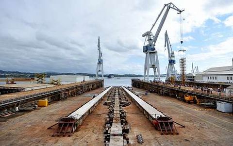 <span lang= es-es >M�s de un a�o de gradas vac�as</span>. Desde julio del 2012, las gradas de Navantia Ferrol est�n sin actividad, tras la botadura del �ltimo barco en construcci�n, el �Adelaide�.