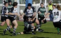 La jugadora lalinense con el oval en uno de los partidos con el CRAT de esta temporada. 