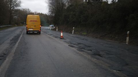 Baches en la N-540 en la zona de Chantada