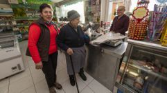 ZAS. El Tabares de San Adri�n, en Zas, es mucho m�s que un bar centenario, que lo es. Es casi un �rea comercial, alojamiento y, por supuesto, taberna de encuentro de muchos m�s que los vecinos del lugar. Y es historia de Zas, como lo fue la de Sabano o lo sigue siendo la de Montero.