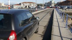 Un veh�culo saliendo de As Goritas