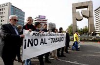 Abogados y funcionarios cortaron el tr�fico en una manifestaci�n contra el tasazo en el 2012.
