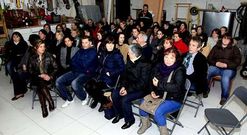 Medio centenar de personas asistieron a la exposici�n de quejas realizada ayer en Zas.