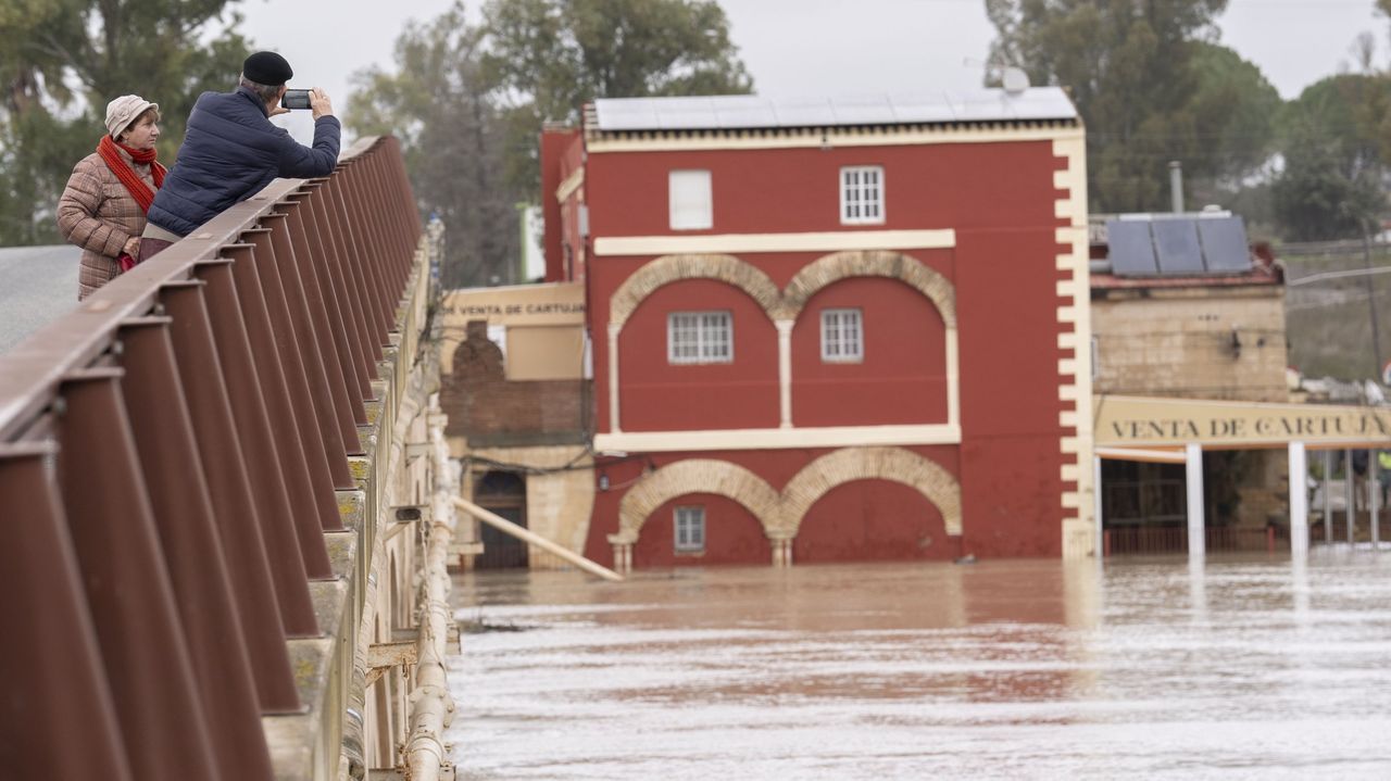 Alerta roja en Andalucía por lluvias y 3.000 desalojados de forma preventiva por riesgo de inundaciones