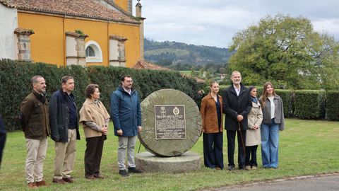 Los Reyes, la princesa Leonor y la Infanta Sof�a durante el acto de entrega del premio al ?Pueblo Ejemplar de Asturias 2025, a 25 de octubre de 2025, en Valdesoto, Sieto, Asturias (Espa�a). El Premio al Pueblo Ejemplar de Asturias 2025 ha sido concedido a la parroquia de Valdesoto, que pertenece al concejo asturiano de Siero