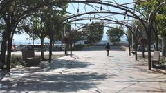 <span lang= gl >Refuxio clim�tico � o rural, non p�rgolas urbanas como a que se instala na praza do Corgo do Grove.</span>