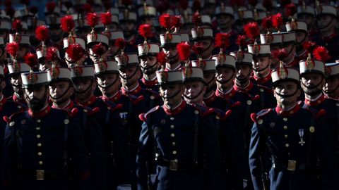 Desfile del Dia de la Fiesta Nacional: Miembros de la Guardia Real